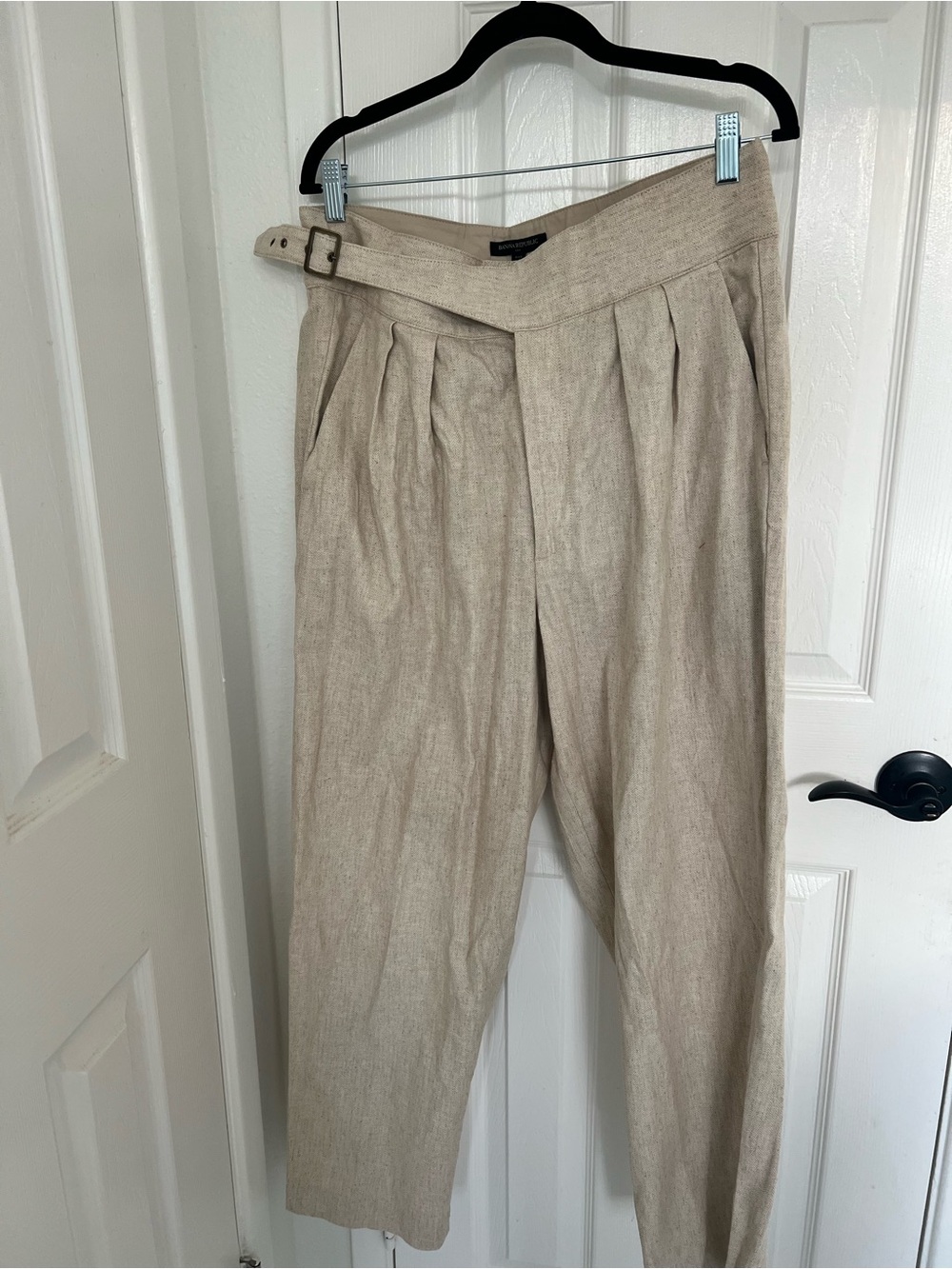 Banana Republic Beige Pleated High-Waist women’s Trousers with Belt